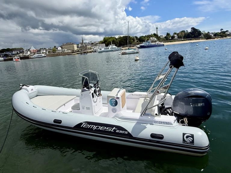 Schlauchboot mieten in Combrit zum besten Preis