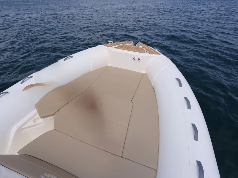 Boot mieten Hyères günstig capelli 800 sun