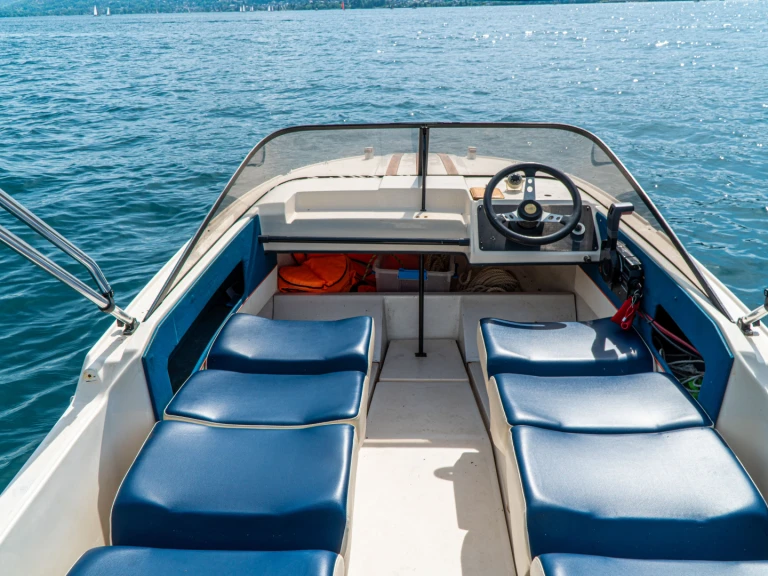 Motorboot mit oder ohne Skipper Rio mieten in Annecy