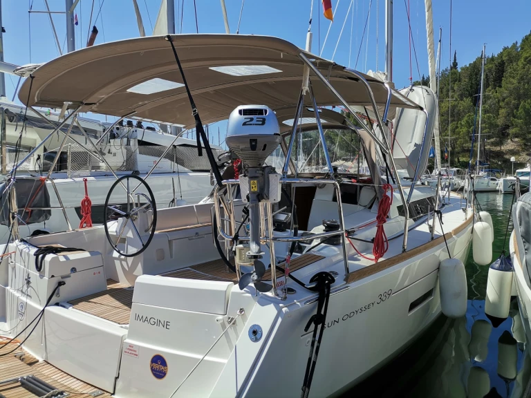 Ein Jeanneau Sun Odyssey 389 mieten in Palma de Mallorca