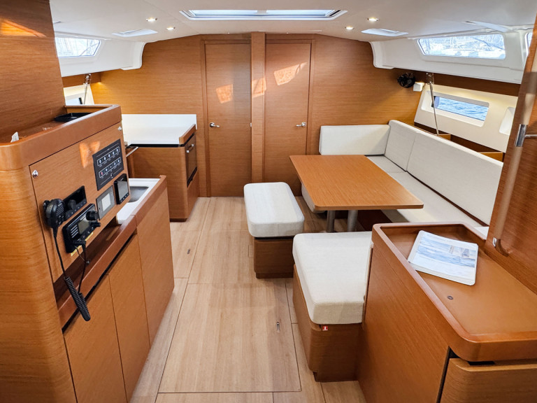 Ein Jeanneau Sun Odyssey 490 mieten in Puntone