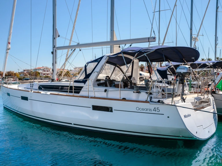 YachtCharter in Villa San Giovanni - Bénéteau Oceanis 45 auf SamBoat