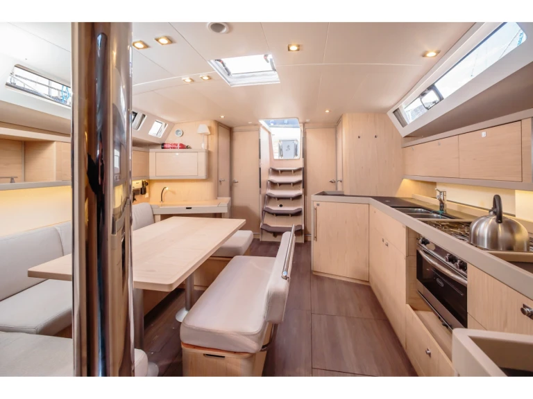 Ein Bénéteau Oceanis 45 mieten in Villa San Giovanni