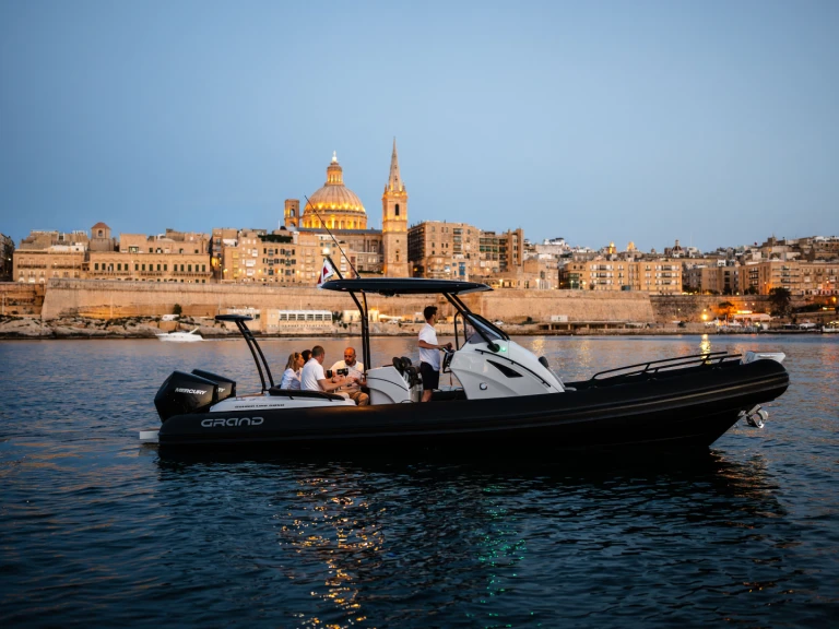 Grand Boats Golden Line G850LF mieten Kalkara