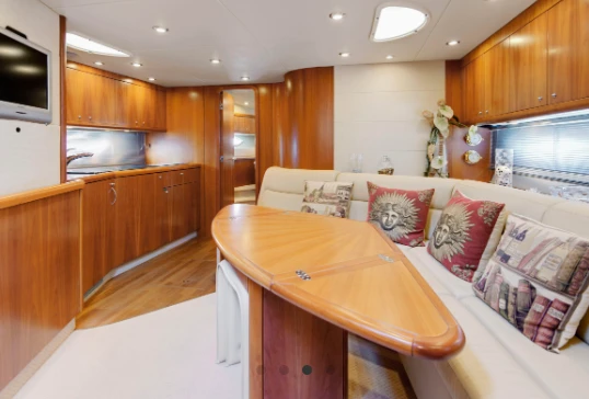 Vermietung Motorboot Sunseeker mit Führerschein