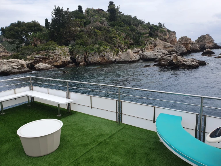 Motorboot mit oder ohne Skipper monstes mieten in Porto di Giardini
