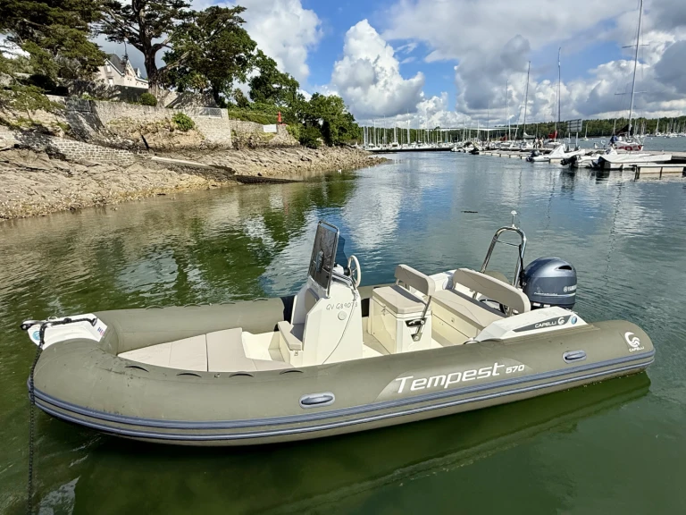 Vermietung Schlauchboot Capelli mit Führerschein