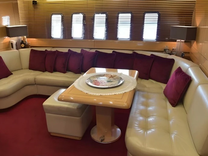 Yacht mieten in Castellammare di Stabia zum besten Preis