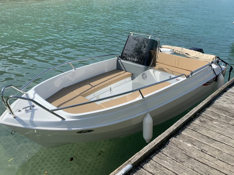 Motorboot mit oder ohne Skipper Valory mieten in Annecy