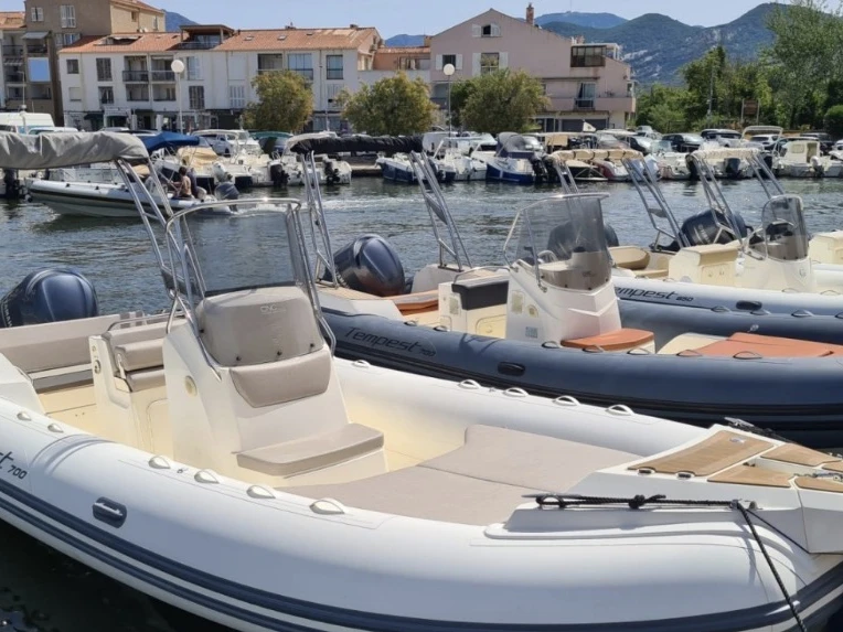 Schlauchboot mit oder ohne Skipper Capelli mieten in Frankreich