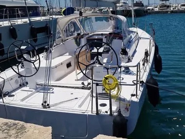 Ein Bénéteau First 36 mieten in Lavrion