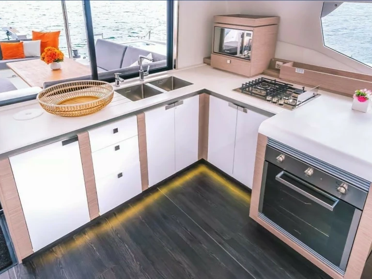 Katamaran mit oder ohne Skipper Fountaine Pajot mieten in Le Marin