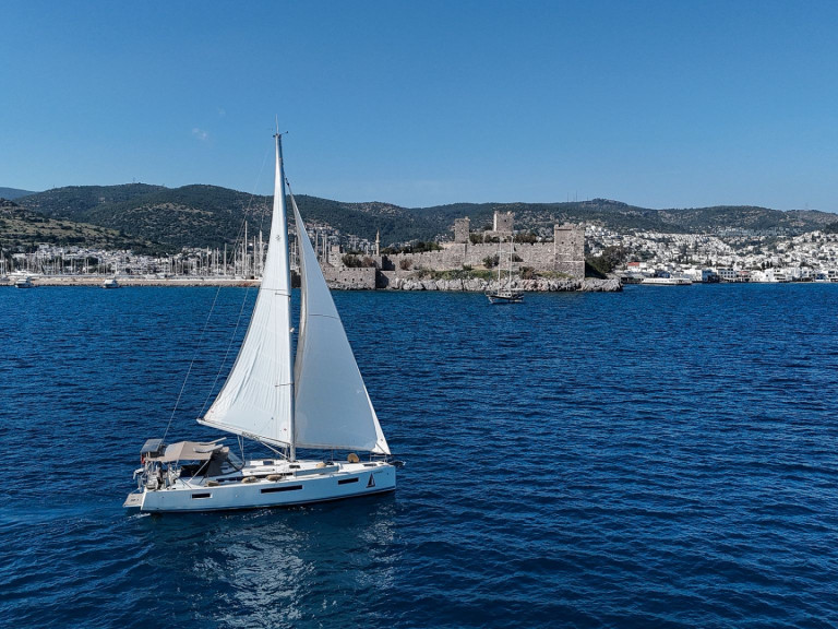 Ein Jeanneau Sun Odyssey 440 mieten in Bodrum