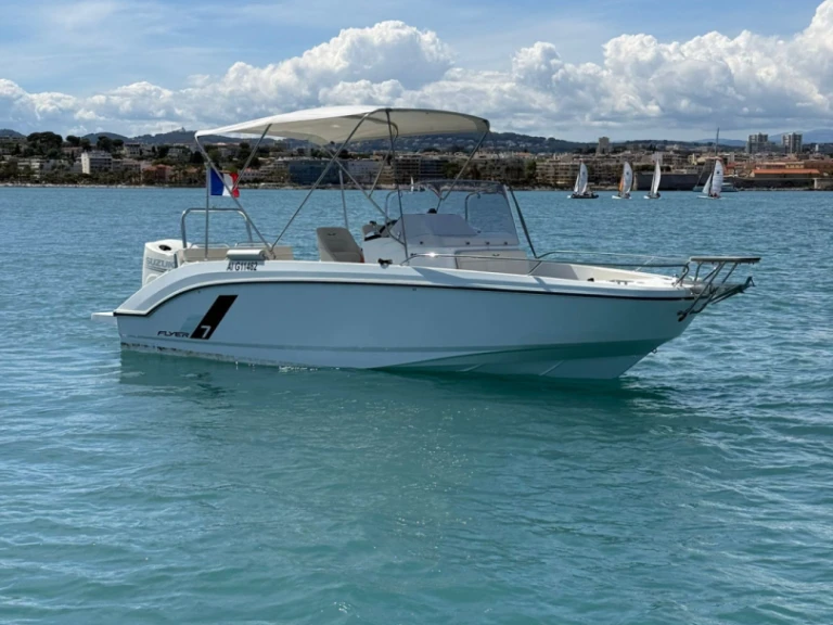 Ein Bénéteau Flyer 7 SPACEdeck mieten in Antibes