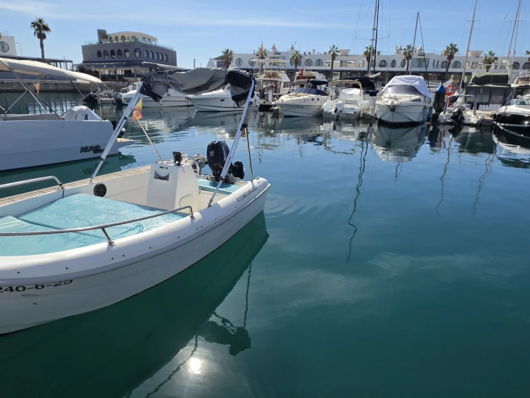 Ein Stable 400 mieten in Alicante