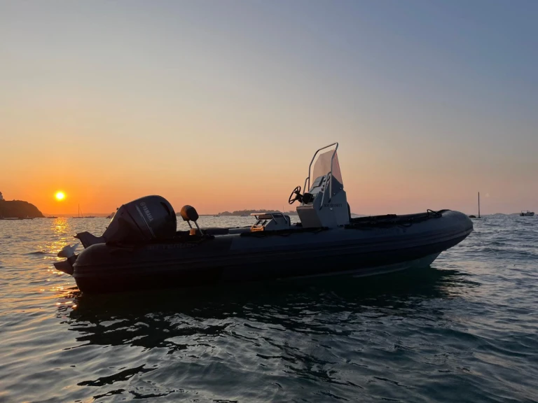 3D Tender 3D Tender 600 Patrol mieten Carantec