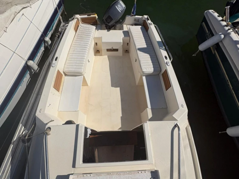 Motorboot mit oder ohne Skipper Jeanneau mieten in Frankreich