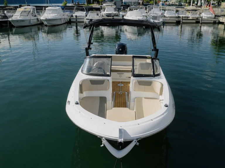 YachtCharter in Aix-les-Bains - Bayliner BAYLINER VR4 auf SamBoat