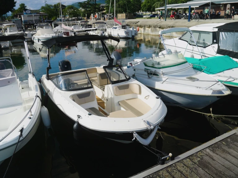 Ein Bayliner BAYLINER VR4 mieten in Aix-les-Bains