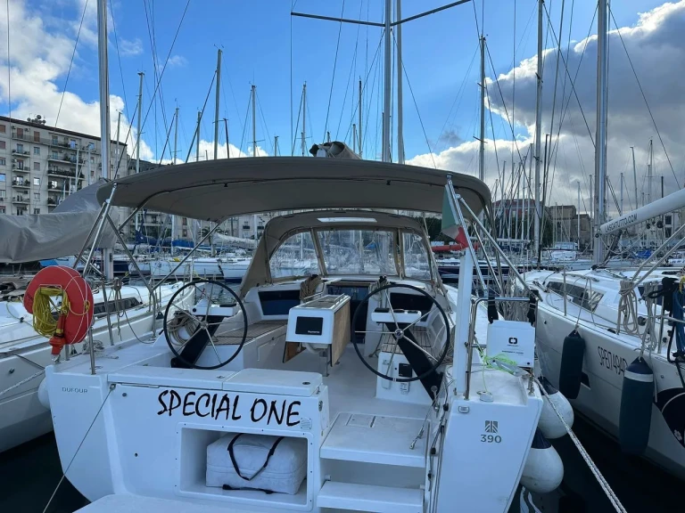 Ein Dufour Dufour 390 GL mieten in Cagliari
