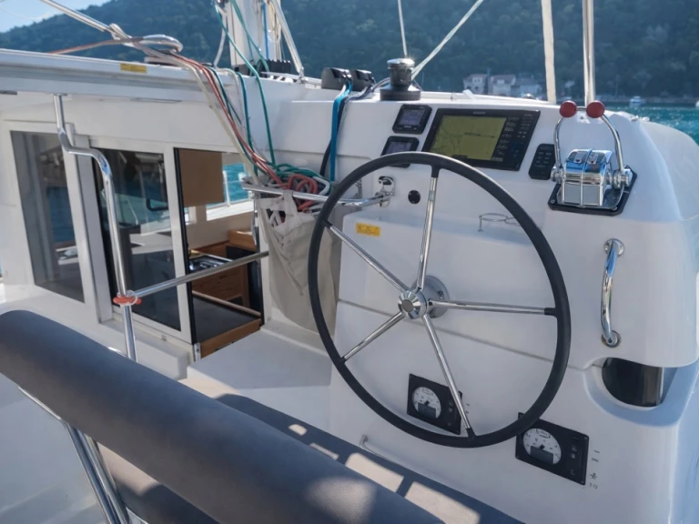 Katamaran mieten in Antibes zum besten Preis
