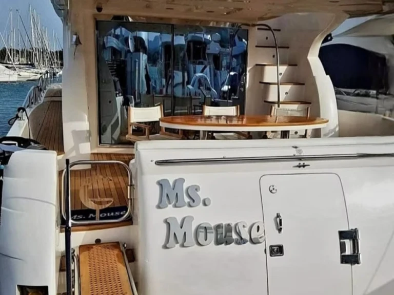 Yacht mieten in Gouviá - Gulf Craft Majesty 66