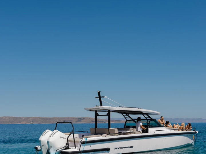 Motorboot mieten in Athen zum besten Preis