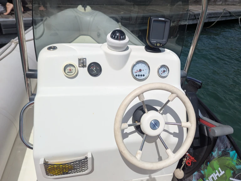 Schlauchboot mit oder ohne Skipper Bombard mieten in Annecy