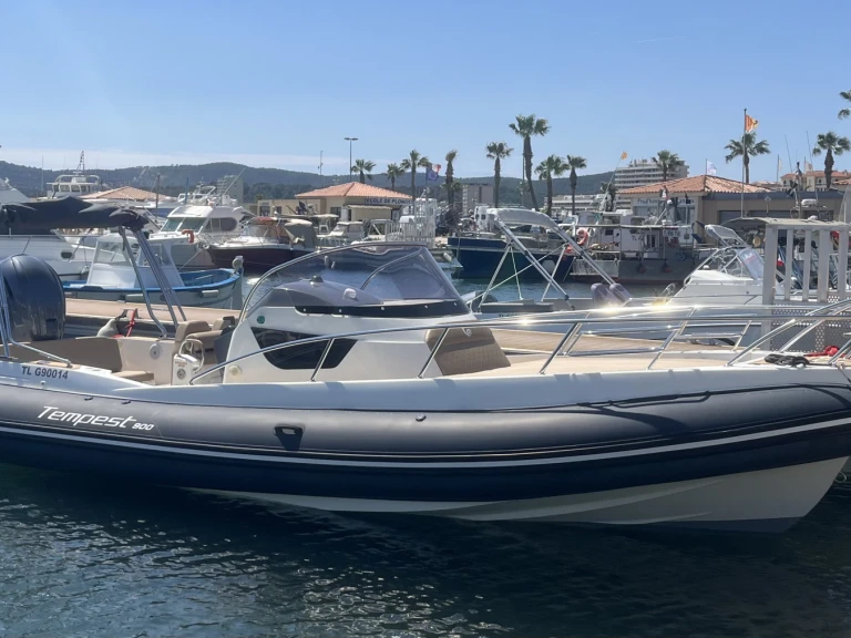 YachtCharter in Le Lavandou - Capelli Tempest 900 WA auf SamBoat