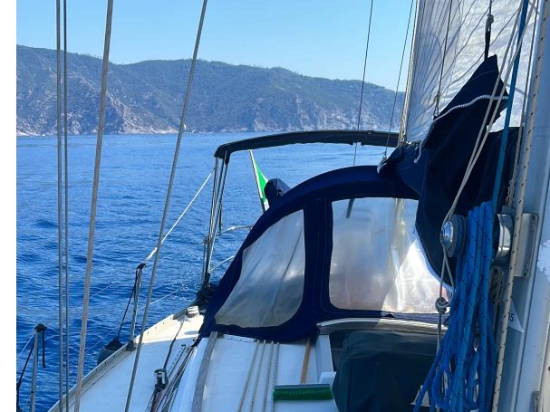 Ein Bénéteau First 375 mieten in Genua 