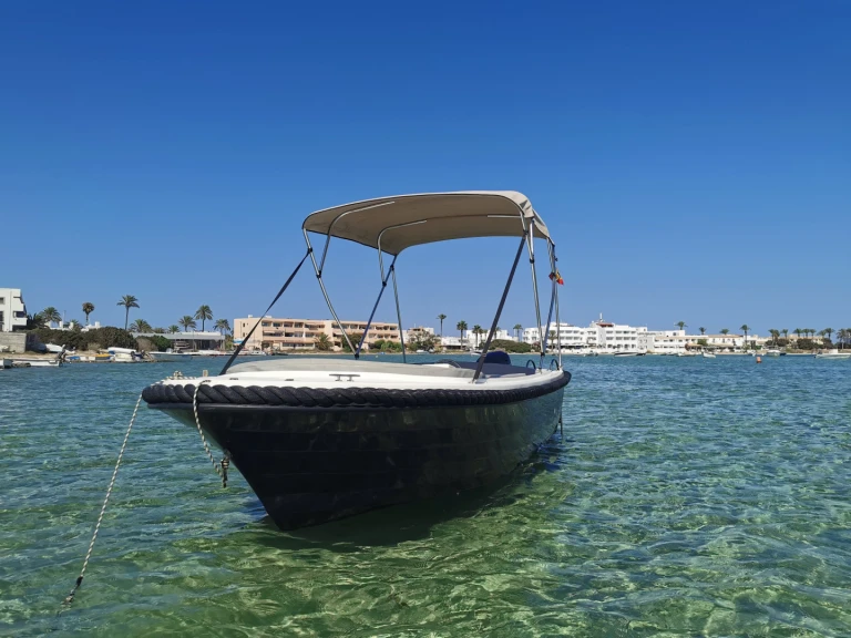 Motorboot mieten in La Savina zum besten Preis