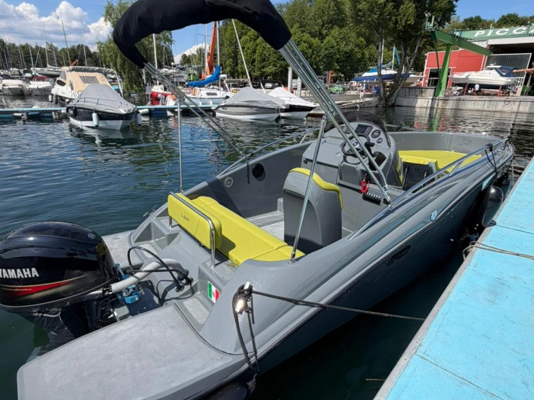 Motorboot mieten in Angera - Clear Aries Open L