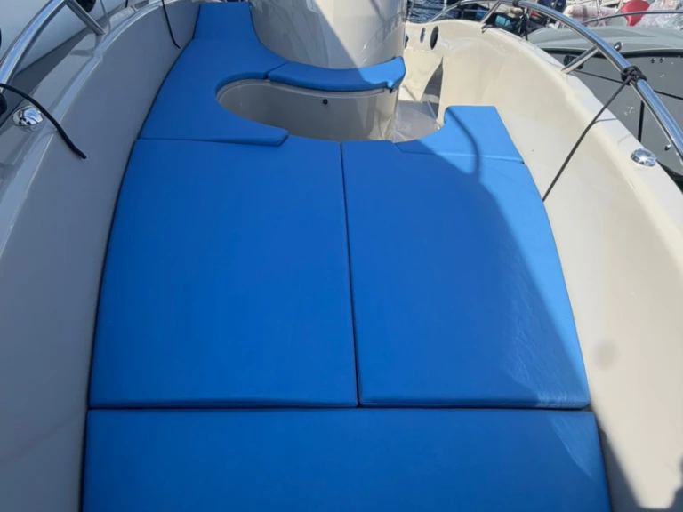 Motorboot mit oder ohne Skipper Clear mieten in Angera