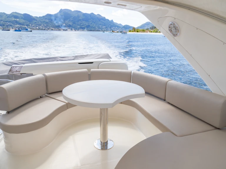 YachtCharter in Mahé - Azimut Azimut 68 auf SamBoat