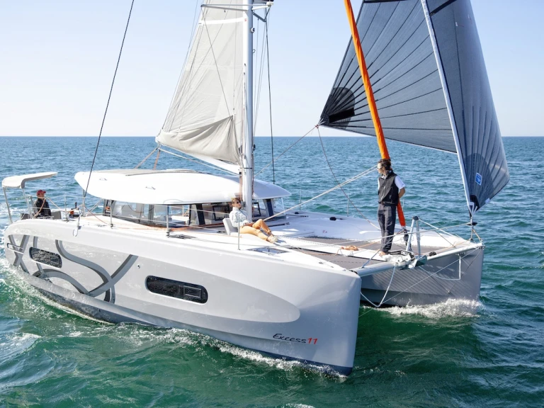 Katamaran mit oder ohne Skipper Excess mieten in Villefranche-sur-Mer
