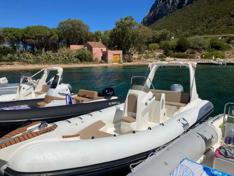 Ein Kardis 700 mieten in Porto Rotondo