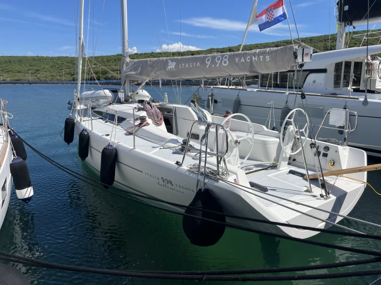 Italia Yachts Italia 9.98 mieten Punat