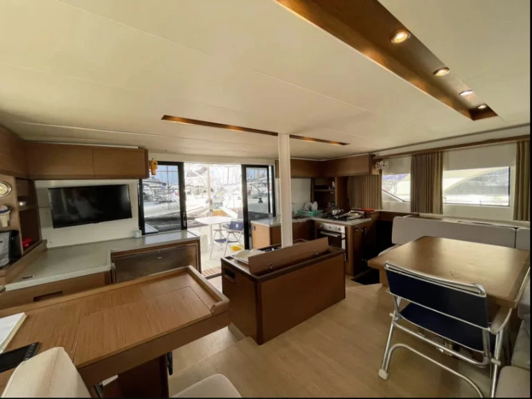 YachtCharter in Álimos - Lagoon Lagoon 50 auf SamBoat