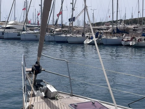 Segelboot mit oder ohne Skipper Bavaria mieten in Lavrion