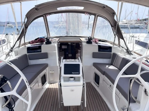 Ein Jeanneau Sun Odyssey 449 mieten in Lavrion