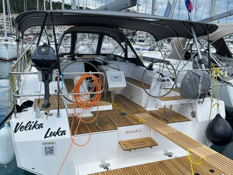 YachtCharter in Split - Bavaria Bavaria C38 auf SamBoat
