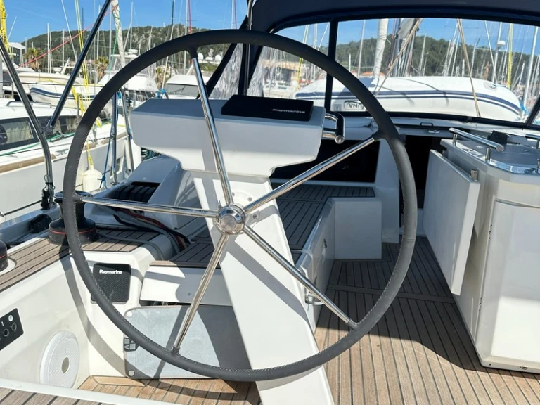 Ein Bénéteau Oceanis 46.1 mieten in Split