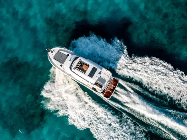 Motorboot mit oder ohne Skipper Bénéteau mieten in Capri