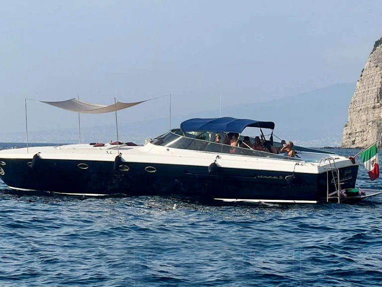 Ein Itama Itama 56 mieten in Salerno
