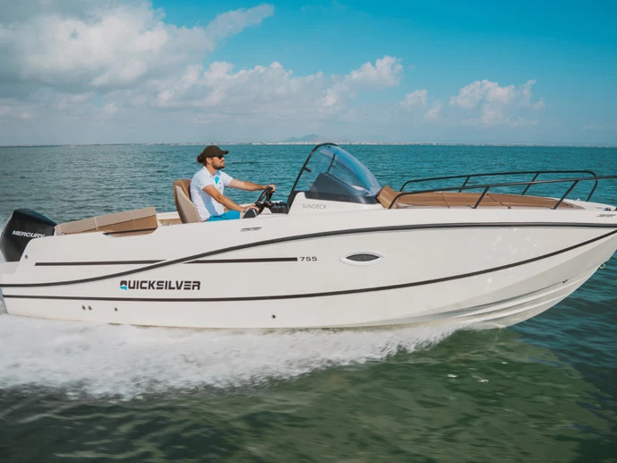 Boot mieten Split günstig Activ 755 Sundeck