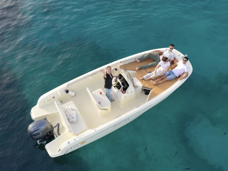 Ein Invictus  FX 190 mieten in Club Nàutic Santa Ponsa