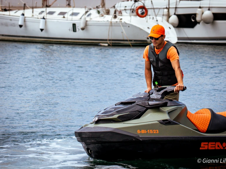 Ein Bombardier GTX PRO 130 mieten in Puerto Deportivo de Marbella