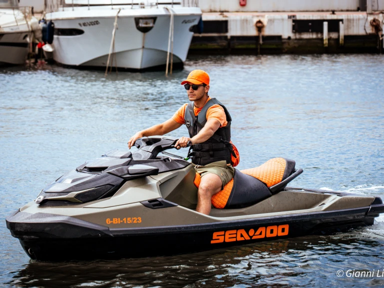 Jetski mit oder ohne Skipper Bombardier mieten in Puerto Deportivo de Marbella