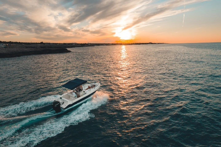 Motorboot mieten in Monopoli zum besten Preis