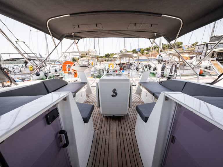 Boot mieten Néa Péramos günstig Oceanis 51.1